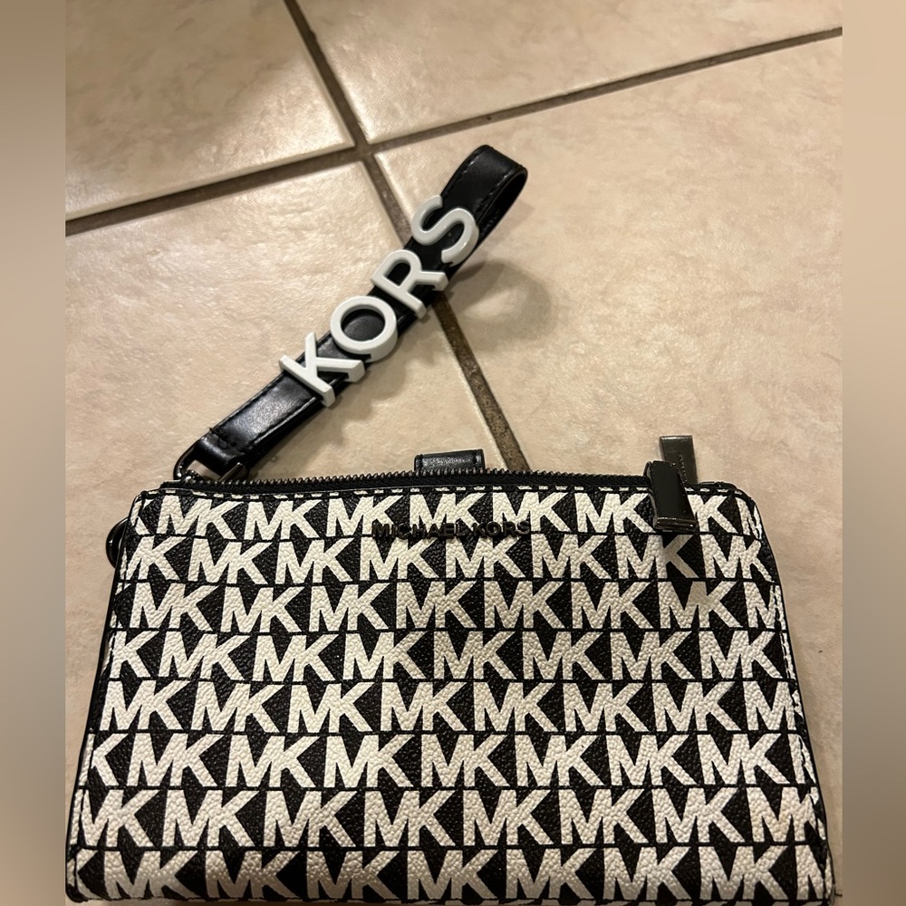 Michael Kors Wristlet